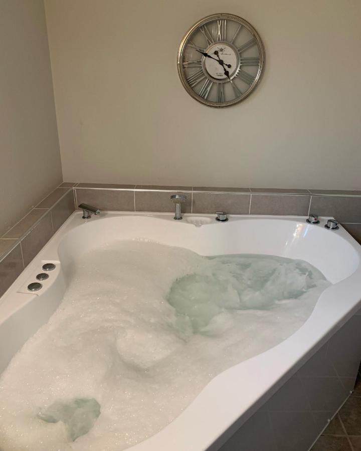 Churchill'S B&B Twin Spa Getaway Studio Swansea Exterior foto